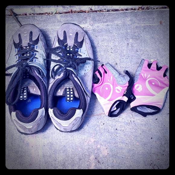 Shoes - Womens clip in cycling shoes and bike gloves